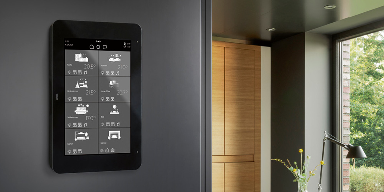 JUNG Smart Panel 8 bei Neudecker Elektrotechnik in Eggolsheim