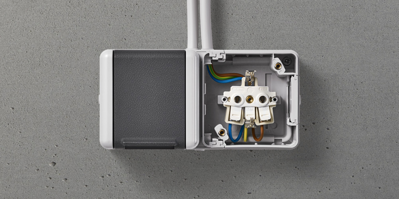 Doppelsteckdose mit Trennsteg bei Neudecker Elektrotechnik in Eggolsheim